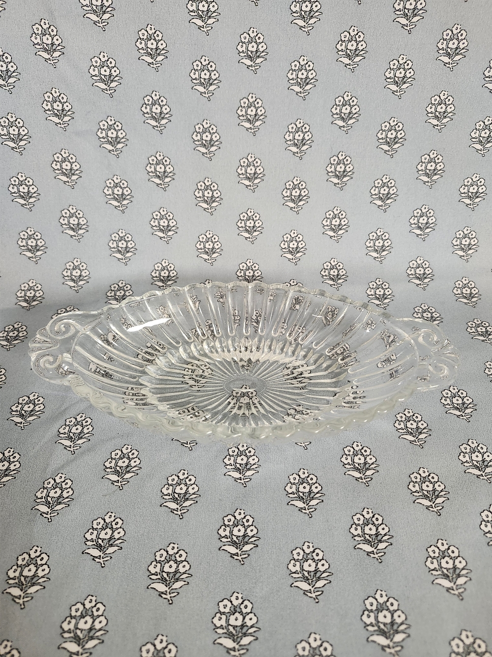 Clear Glass Decorative Serving Bowl - Elegant Clear Finish